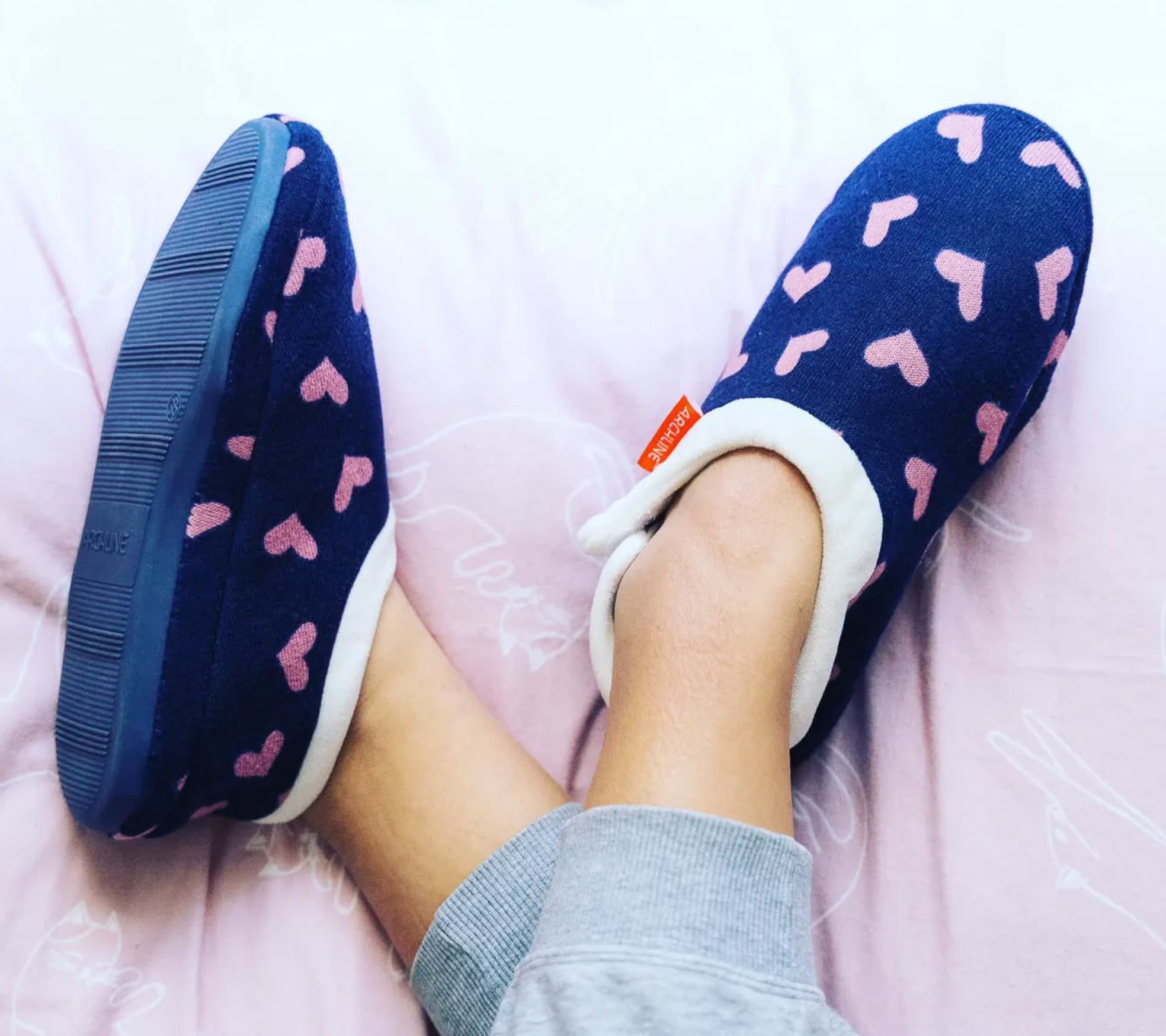 Archline Orthotic Slippers Closed – Navy with Pink Hearts