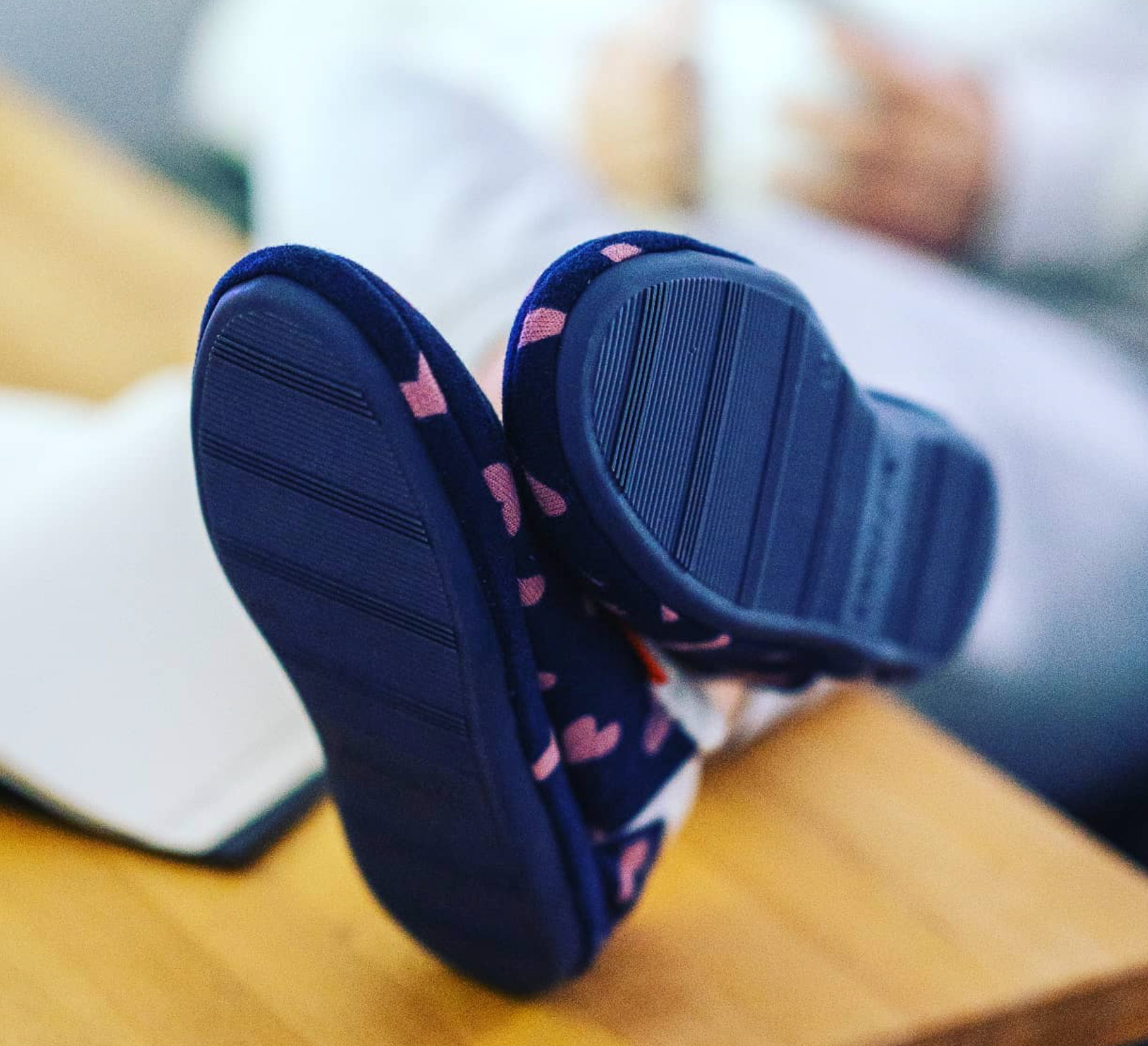 Archline Orthotic Slippers Closed – Navy with Pink Hearts