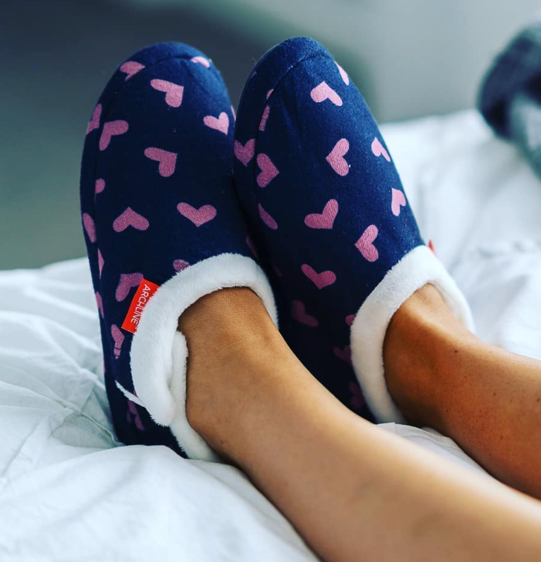 Archline Orthotic Slippers Closed – Navy with Pink Hearts