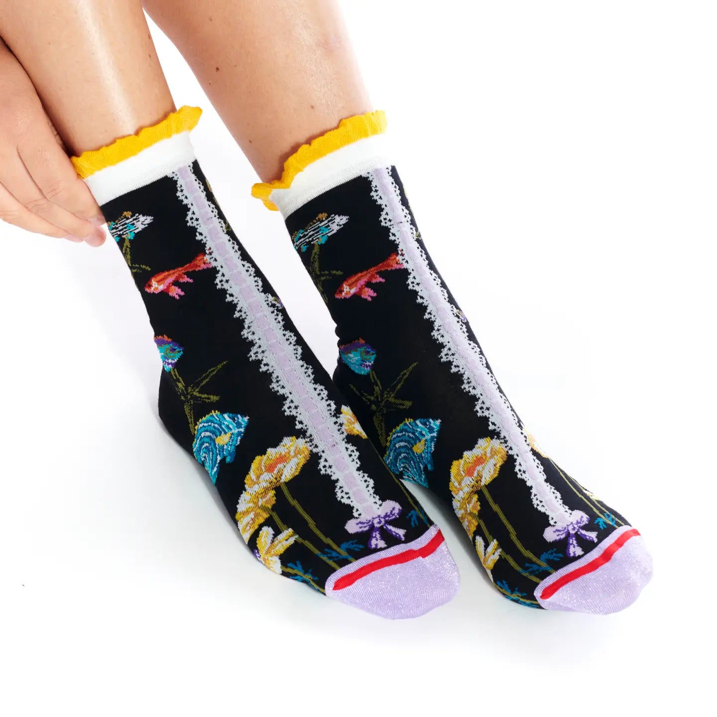 Ocean Scalloped Top Women's Quarter Socks