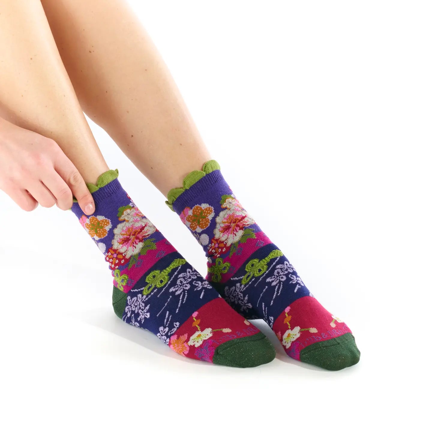 Shochikubai Women's Frilled Quarter Socks - The Sockery