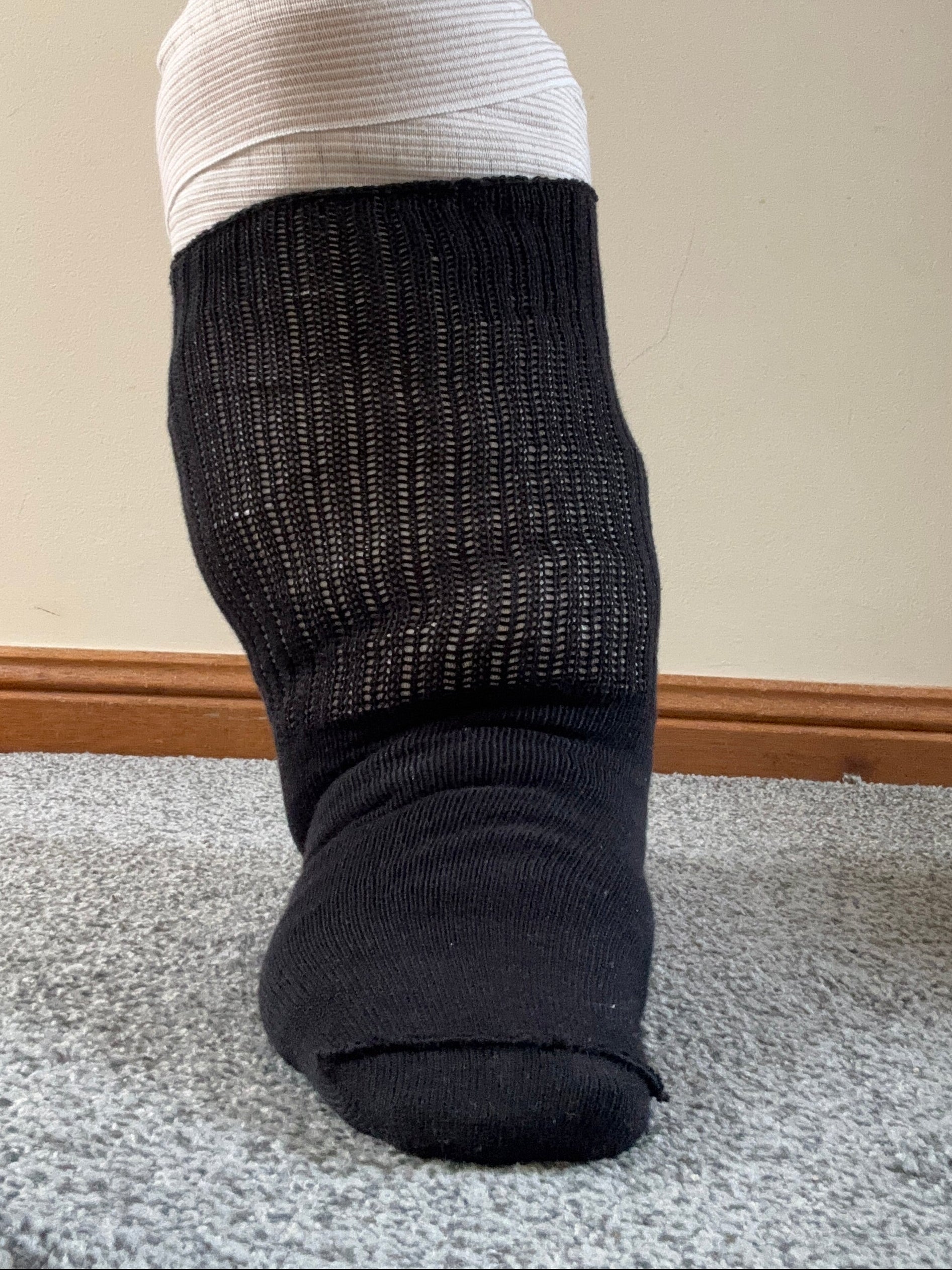 Extra Wide Comfort Stretch Socks in Black With Grip Sole