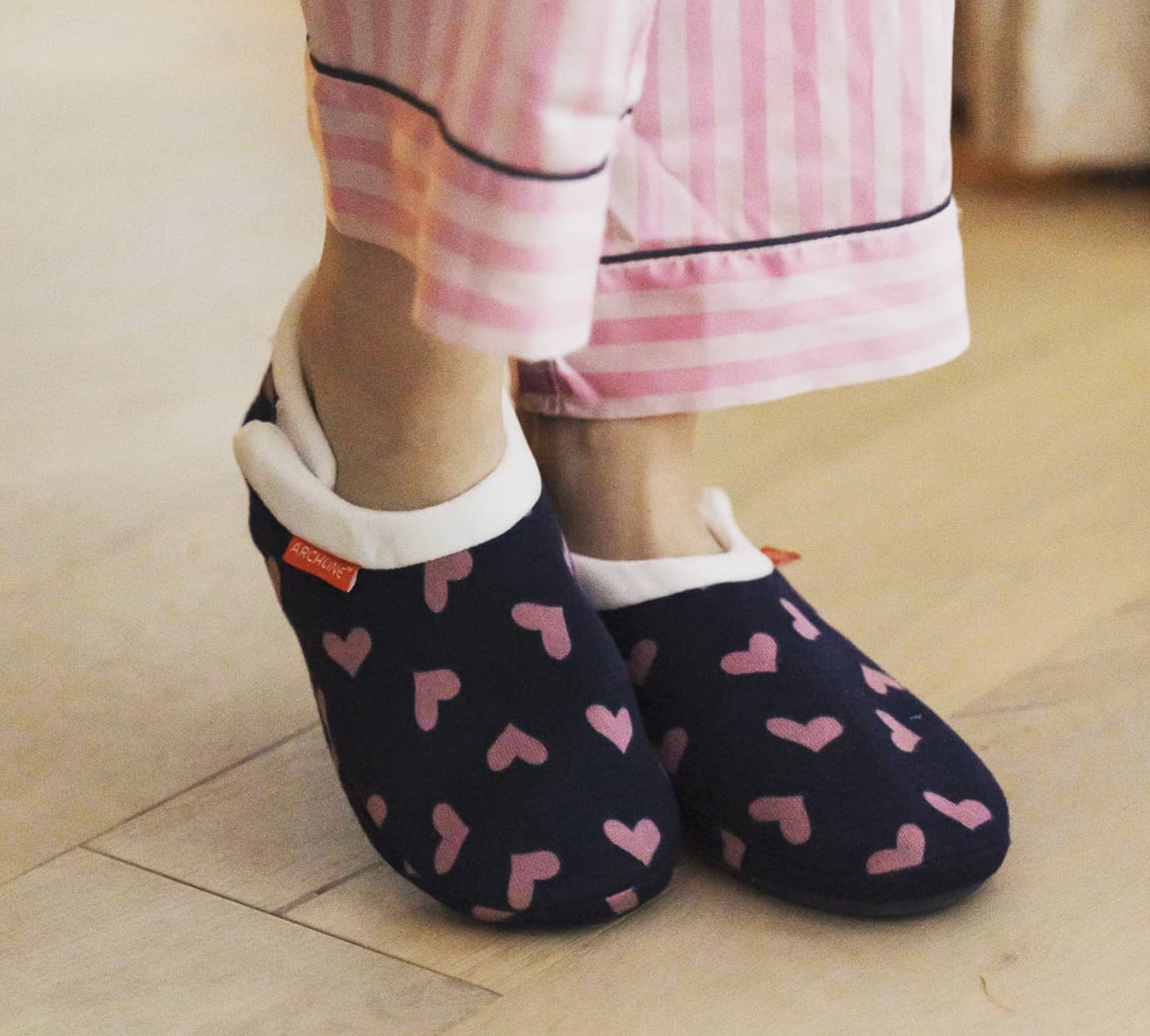 Archline Orthotic Slippers Closed – Navy with Pink Hearts