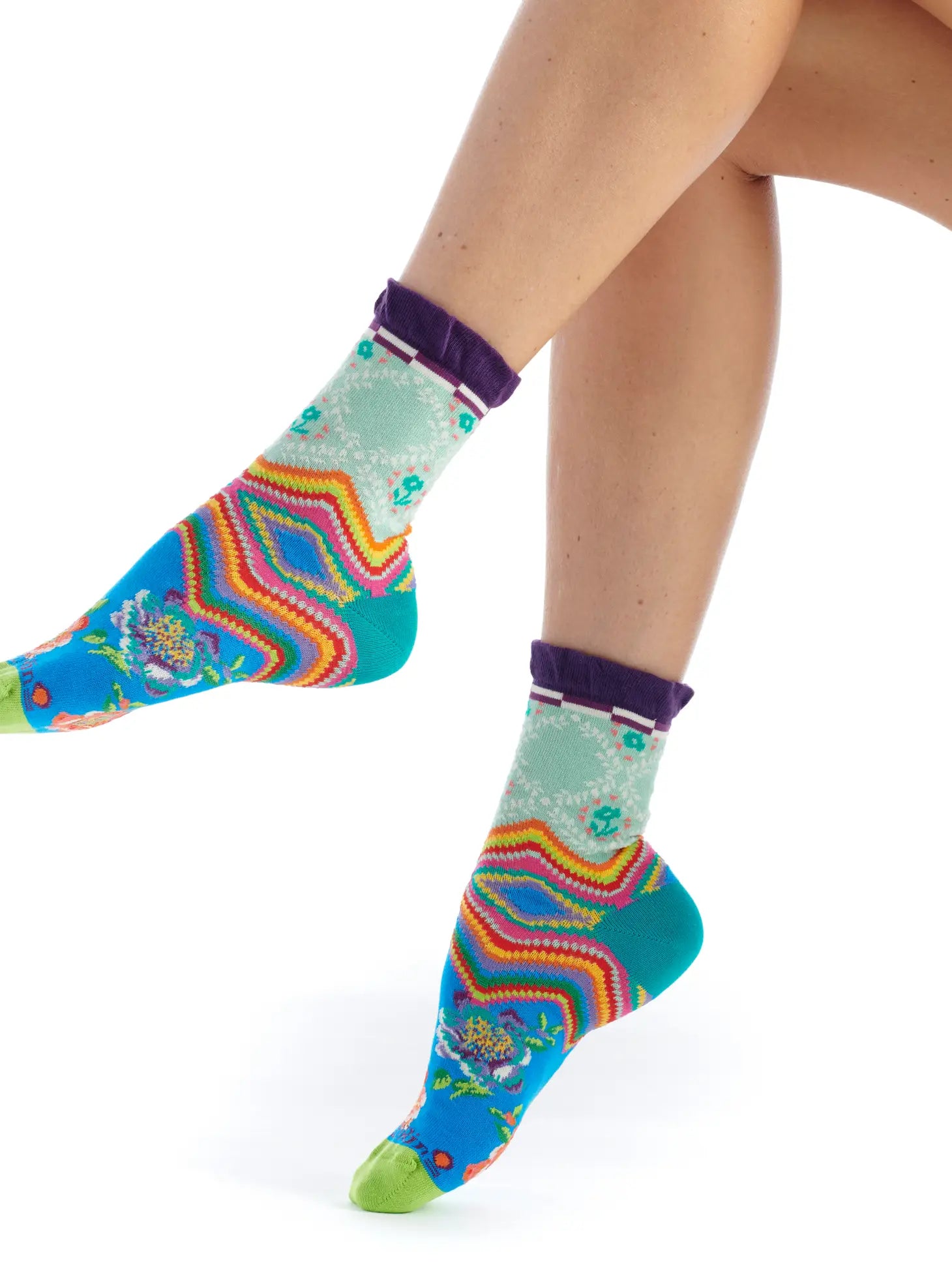 Aesthetic Women's Crew Socks - The Sockery