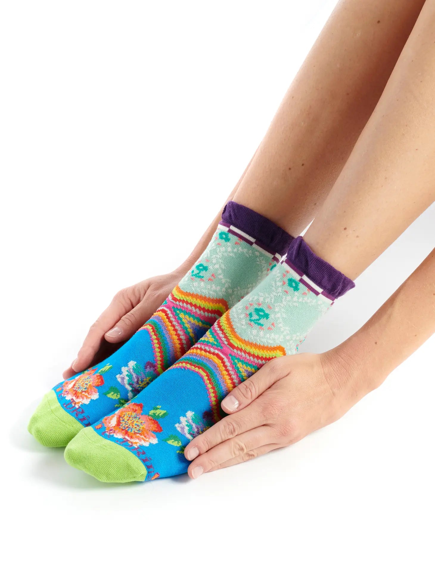 Aesthetic Women's Crew Socks - The Sockery